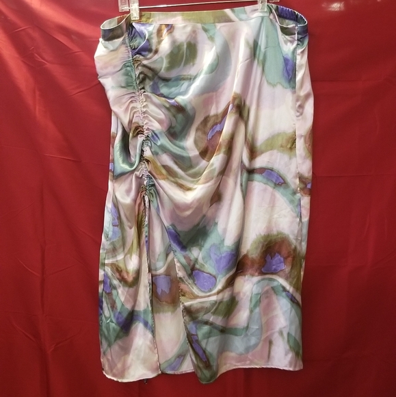 Future collective women's skirt Marbled Silk curved hem size 20 midi length New - Picture 2 of 8